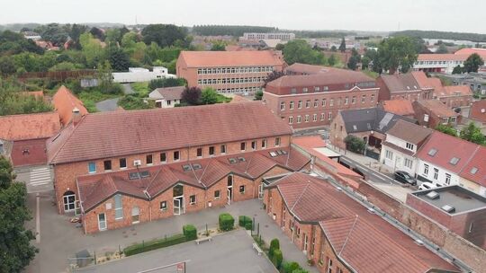 Vue aérienne oblique du collège et de l'école