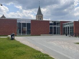 Extérieur de la salle des fêtes